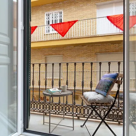 Wonderful With Three Bedrooms And Two Bathrooms In The Center