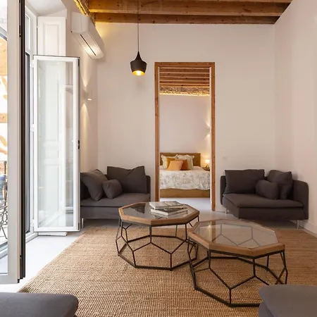 Apartment Wonderful With Three Bedrooms And Two Bathrooms In The Center