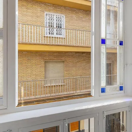 Wonderful With Three Bedrooms And Two Bathrooms In The Center *