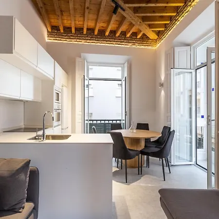 Apartment Wonderful With Three Bedrooms And Two Bathrooms In The Center *