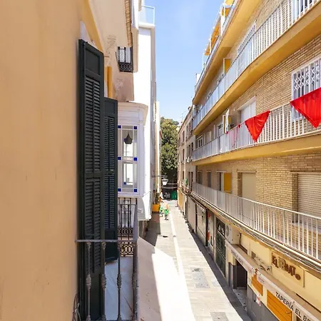 Wonderful With Three Bedrooms And Two Bathrooms In The Center Apartment