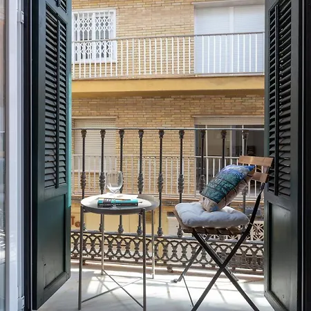 Apartment Wonderful With Three Bedrooms And Two Bathrooms In The Center